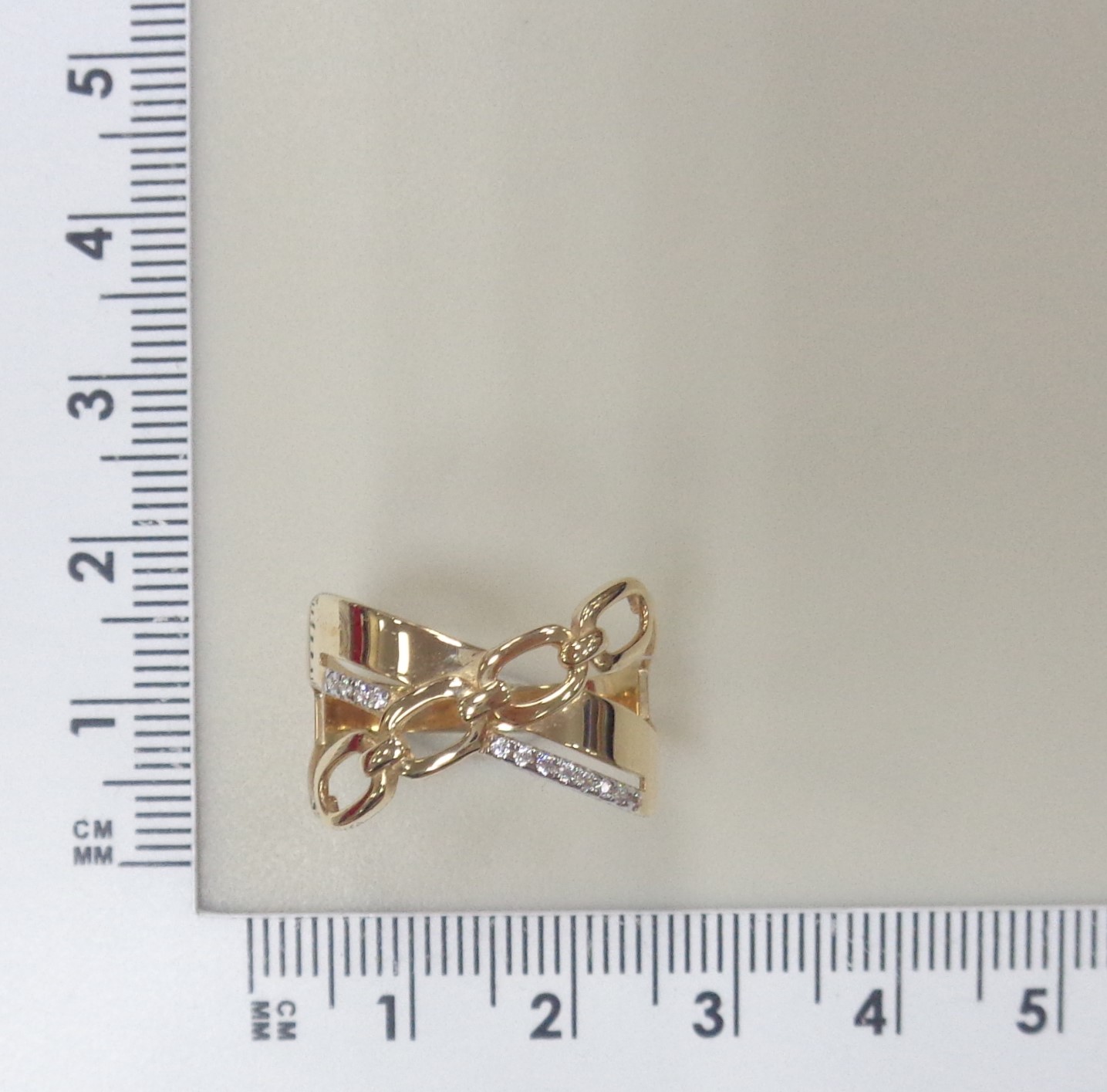 Золотое кольцо 585 пробы; родий; вставки 12 Фианит бесцв.;